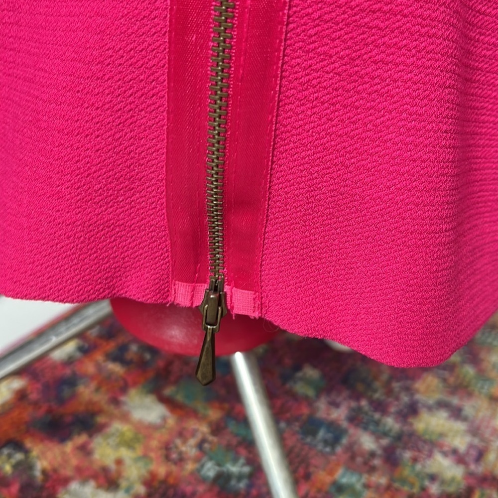 Jones New York    Bright pink straight line dress    Full back zipper    Size 6 - Picture 13 of 13
